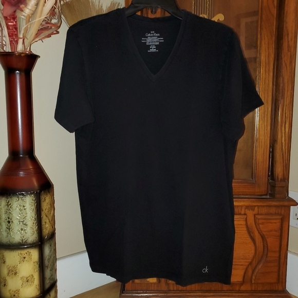 Calvin Klein Other - Calvin Klein Men's Short-sleeved V-neck T-shirt